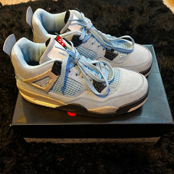 Jordan 4 university blue